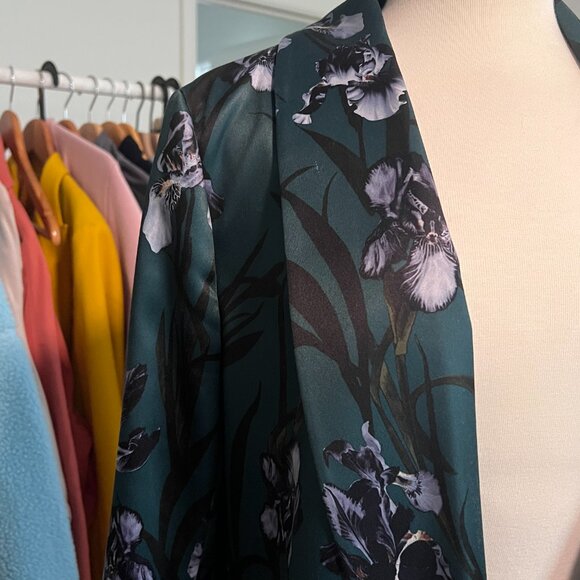 H&M Satin Effect Open Front Blazer | Size 10 - Picture 10 of 10